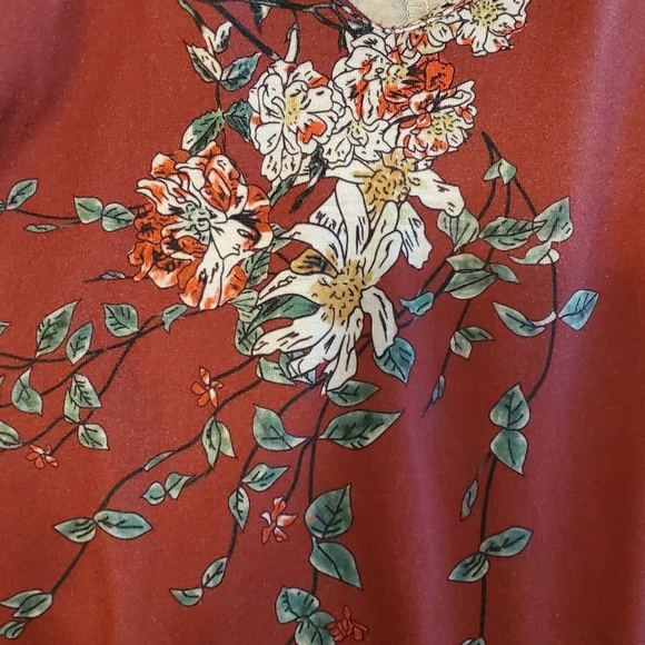 High-Low Sleevess Flowy Top - Picture 6 of 8